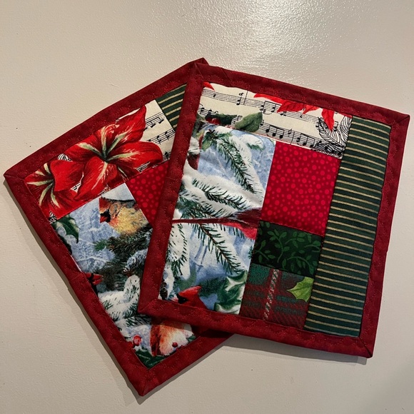 Hand Crafted 2 Pot Holders - Picture 4 of 5